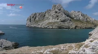 Des déchets en bord de mer