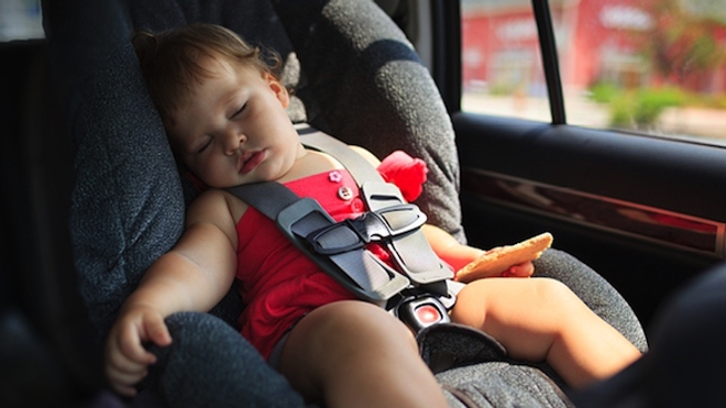 Canicule : ne laissez jamais un enfant seul dans une voiture