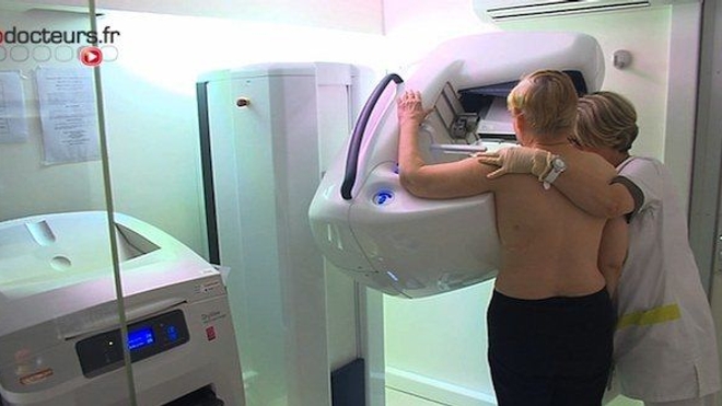 Cancer du sein : des milliers de Britanniques exclues par erreur du programme de dépistage