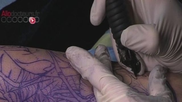 Les tatoueurs français continueront d'utiliser la couleur en 2014