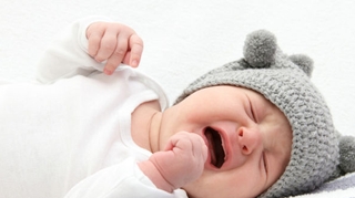 Mon bébé pleure beaucoup : s'agit-il de la colique du nourrisson ?