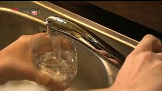 Comment l'eau du robinet est-elle traitée ? (reportage du 16 mars 2012) A noter que le procédé de nanofiltration, présenté dans ce reportage, est encore peu courant. Cette technique autorise la récupération et le traitement des résidus de filtrations.