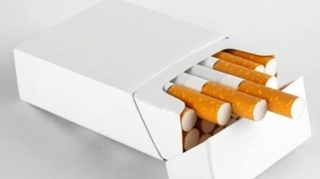Cigarettes : le paquet ''neutre'' arrive bientôt en France