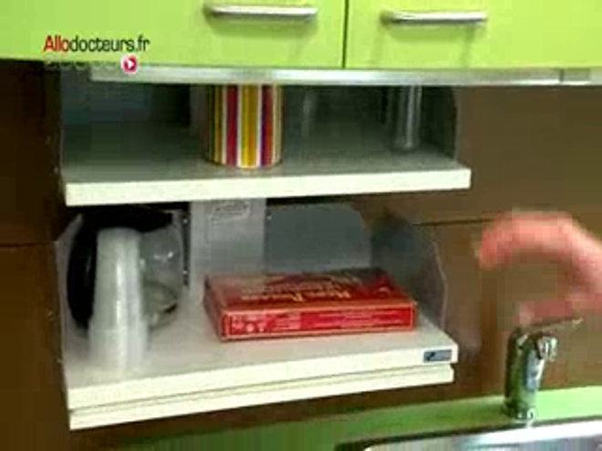 Visite d'un appartement témoin destiné aux personnes âgées.
