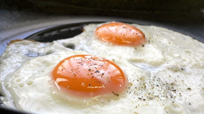 Les experts chargés de la révision des recommandations diététiques aux Etats-Unis vous invitent à vous réconcilier avec les œufs ! (cc-by-sa Yomi955)