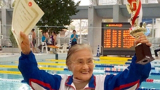 Record : une centenaire boucle un 1.500 mètres nage libre !