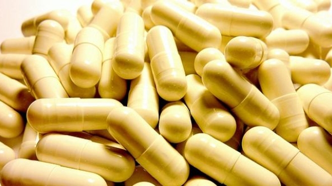 Disponible sous forme de poudre jaune ou de capsules, le DNP se trouve également sous forme de crème (Image d'illustration)