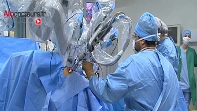 Les chirugiens ont prélevé et transplanté le rein par voie vaginale en une seule séquence, entièrement robotisée (image d'illustration)
