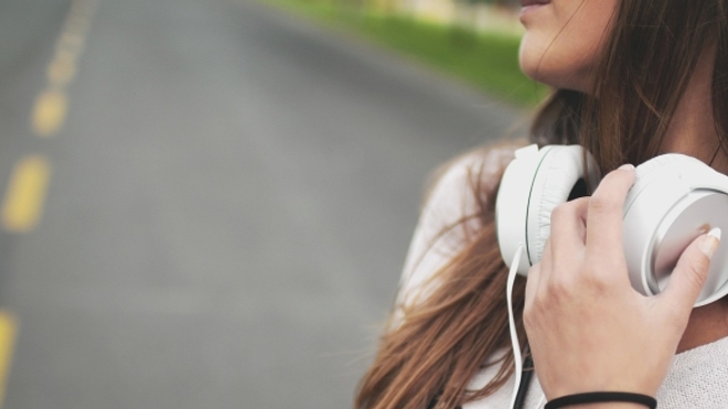 Ecouter de la musique avec un casque augmenterait le risque de survenue de problèmes auditifs
