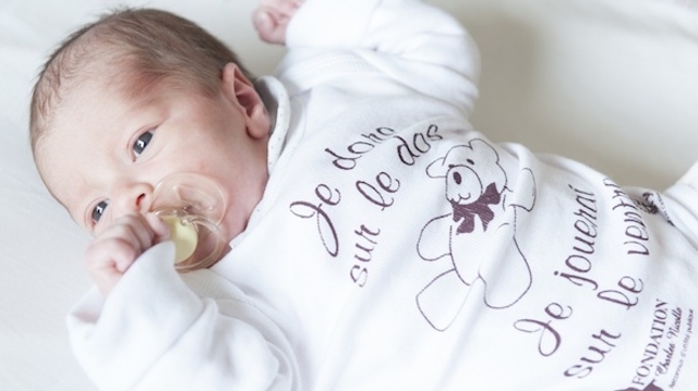 Un body pour sensibiliser les parents sur la mort subite du nourrisson