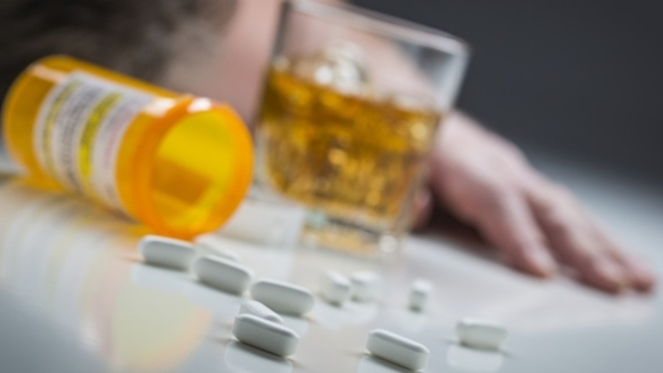 Alcool et médicaments : quels sont les mélanges les plus risqués ...