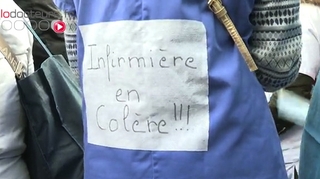 Le personnel soignant en colère manifeste