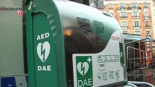Arrêt cardiaque : davantage de défibrillateurs dans les lieux publics