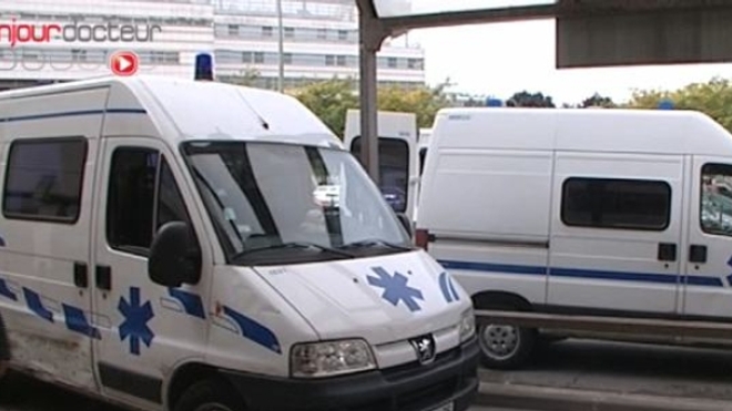 Les ambulanciers manifestent contre "l'ubérisation" de leur profession