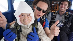 Elle s’envoie en l’air... à 102 ans