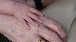 Famille : les grand-mères, encore plus précieuses qu’elles n’y paraissent ?