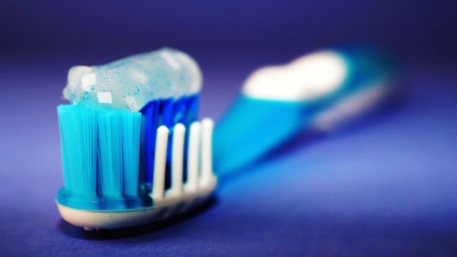 Le dioxyde de titane présent dans deux tiers des dentifrices