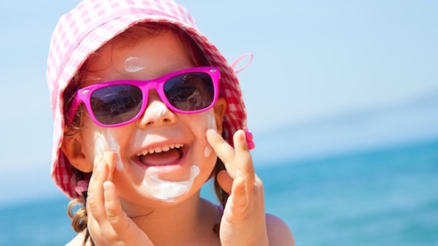 Attention aux crèmes solaires bio qui protègent parfois mal contre le soleil