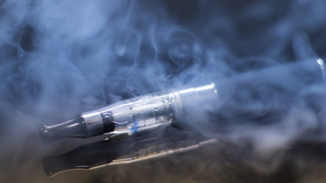 Cigarette électronique : un nouveau type de lésion pulmonaire observé au Canada