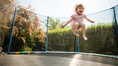 Trampoline : attention aux accidents !
