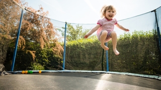 Trampoline : attention aux accidents !