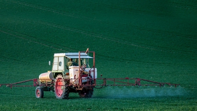 Pesticides : un village breton fait de la résistance !