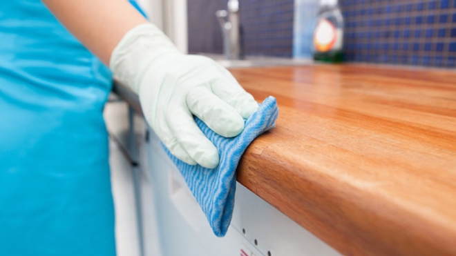 Les salariés du nettoyage surexposés à des risques physiques et chimiques