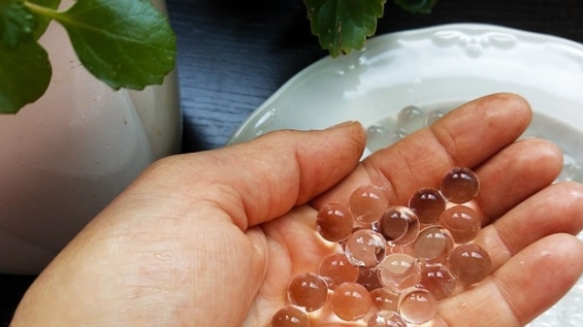 Perles d’eau décoratives : attention danger pour les enfants !