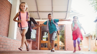30 minutes par jour pour “courir, sauter, ou danser” en école primaire