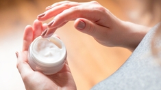 60 millions alerte sur la présence de composants "toxiques" dans les cosmétiques