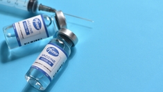 Vaccination : la 6ème dose qui divise
