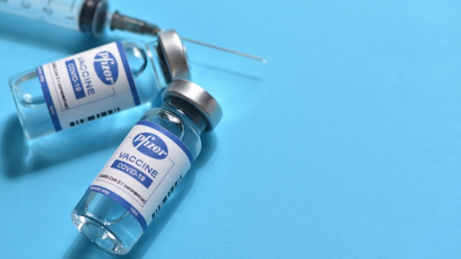 Image d'illustration. Les flacons du vaccin Pfizer/BioNTech contiendraient une dose supplémentaire / Crédit photo : Shutterstock