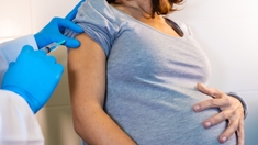 Covid : faut-il vacciner les femmes enceintes ?