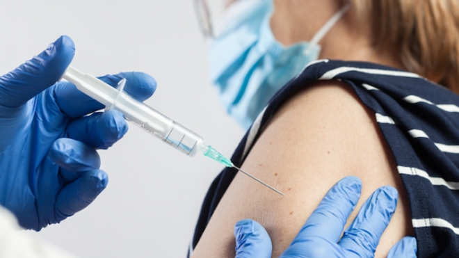 Covid :  une majorité de soignants suspendus se résout à se faire vacciner