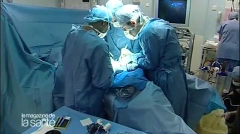 Attention, ce sont des images de chirurgie qui peuvent heurter la sensibilité de certaines personnes.