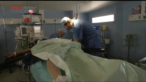 Attention, images de chirurgie ! Abdominoplastie : dans le bloc opératoire.