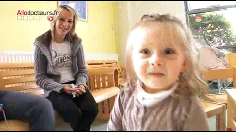 Lola vient en consultation pour vérifier que tout va bien, un an après la dernière intervention.