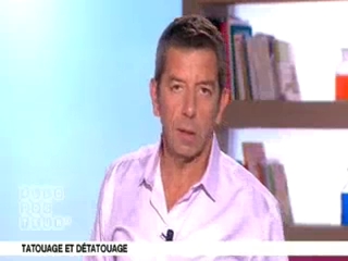 Marina Carrère d'Encausse et Michel Cymes présentent le tatouage.