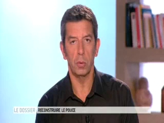 Marina Carrère d'Encausse et Michel Cymes expliquent le rôle du pouce.