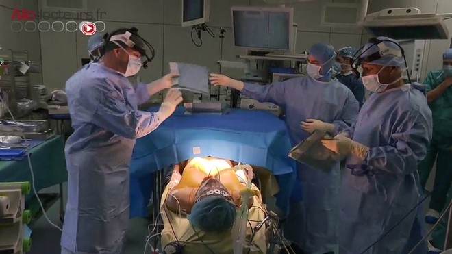 Attention, images de chirurgie ! Correction par la technique de comblement avec un implant