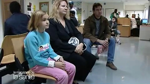 Marie-Lou, 8 ans, a été hospitalisée pour une inflammation des reins. Elle suit depuis une rééducation,..