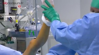 Attention images de chirurgie ! Allongement des jambes : les images de l'intervention dans cette vidéo.