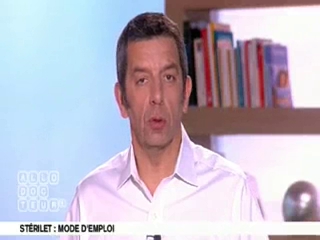 Benoît Thevenet et Michel Cymes présentent le stérilet.