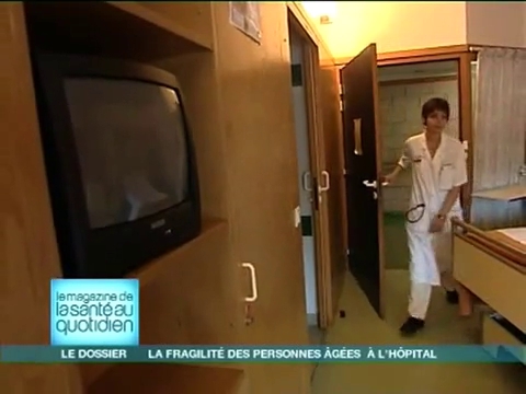 L'hospitalisation est synonyme d'éloignement et de dépendance pour les personnes âgées.