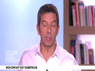 Marina Carrère d'Encausse et Michel Cymes expliquent le diabète juvénile.