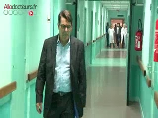 Une consultation chez le cardiologue permet de surveiller le rythme cardiaque.