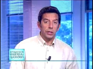 Marina Carrère d'Encausse et Michel Cymes décrivent les manières d'accoucher autrement.