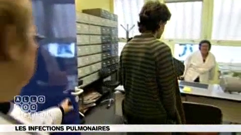Si la personne à l’origine de la contamination n’est pas traitée, elle expose tout son entourage à la maladie.