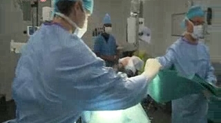 Attention images de chirurgie ! La néphrectomie correspond à l'ablation du rein.