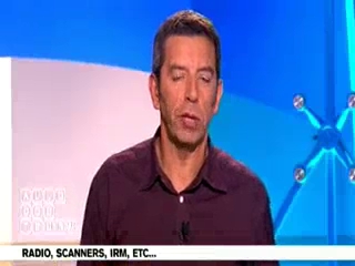 Michel Cymes et Benoît Thevenet expliquent les examens d'imagerie médicale.